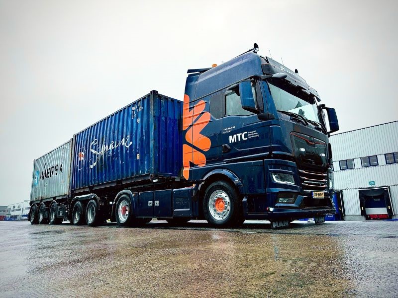 Vrachtwagen van het Transport bedrijf MTC Group